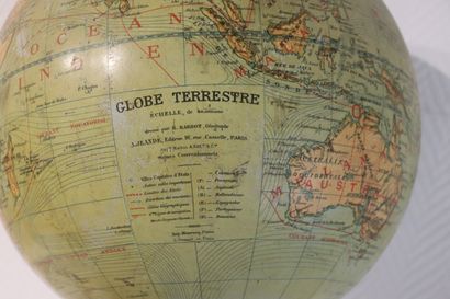 Globe terrestre Mappemonde XIXème, dressé...