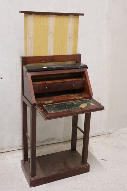Petit bureau de pente dit 
