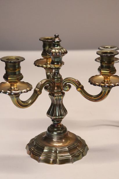 Deux paires de candélabres en métal argenté...