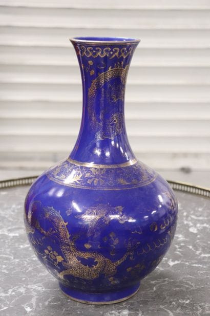 CHINE vase en céramique émaillée bleue à...