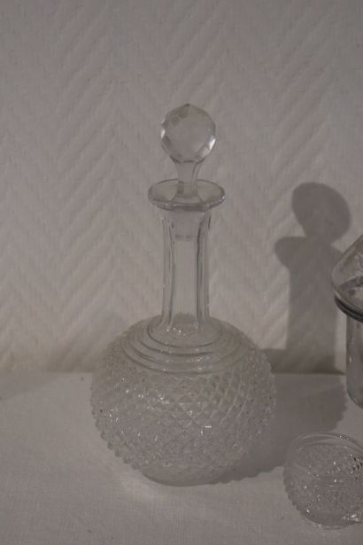 Petit service à liqueur cristal avec 2 flacons,...