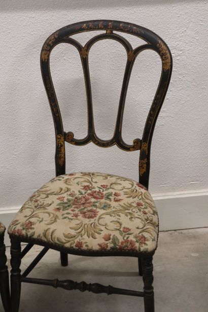 Paire de chaises charivari en bois noirci...