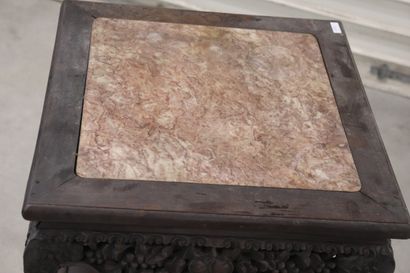 Guéridon ou porte pot en bois dur sculpté...