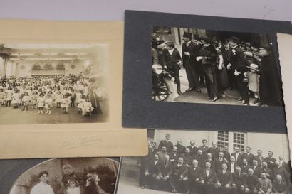 Lot de photos anciennes et un lot de tim...