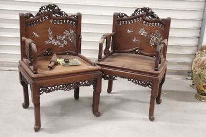 Paire de fauteuils d'apparat en bois dur...