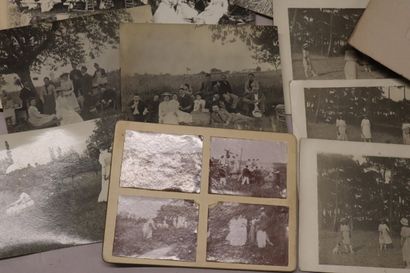 Lot de photos anciennes et un lot de tim...
