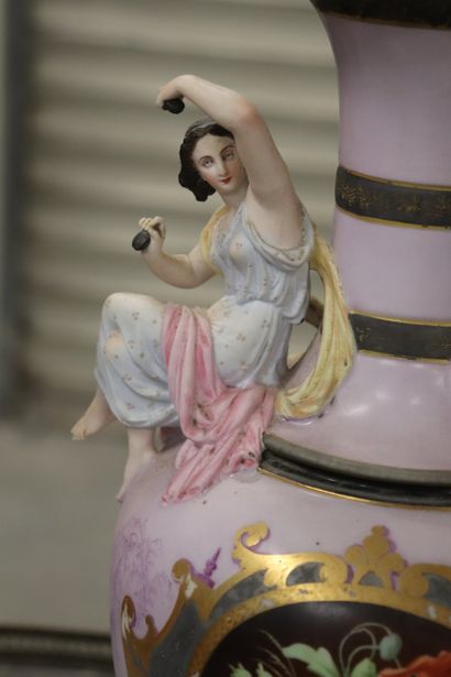 Paire de vases balustre sur piedouche, en...
