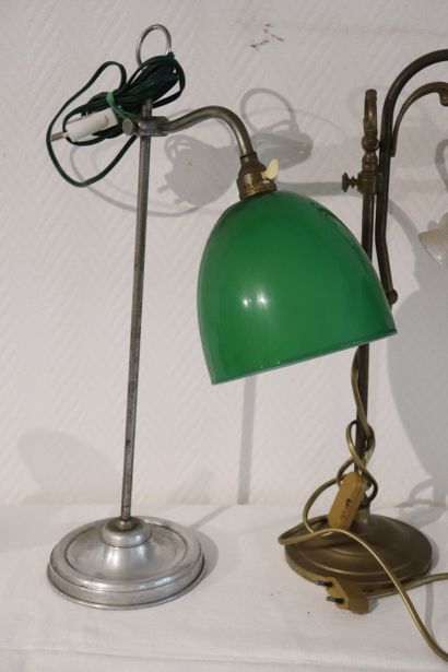 Une lampe bouillotte haut : 68cm et deux...