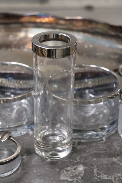 Lot de coupes, saladier et cendriers en verre...