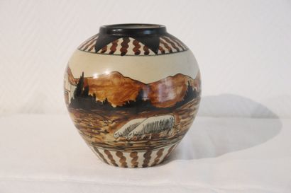 Ciboure, vase faience décor berger basque,...