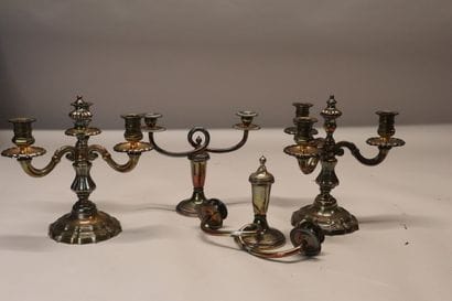 Deux paires de candélabres en métal argenté...