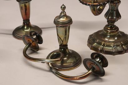 Deux paires de candélabres en métal argenté...