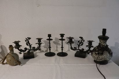 Paire de bougeoirs et paire de bouts de table...