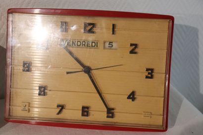 Lot 1960 avec pendules murales, dont Vedette,...
