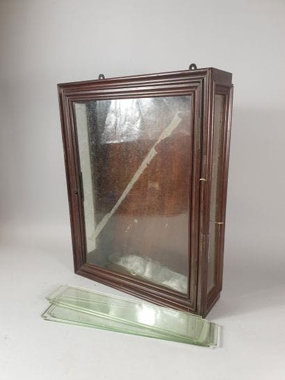 Petite vitrine de présentation toutes faces...