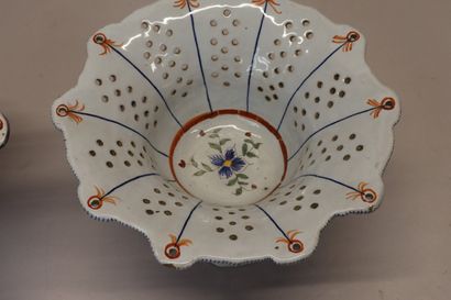 Paire de coupes montées ajourées ou passoires...