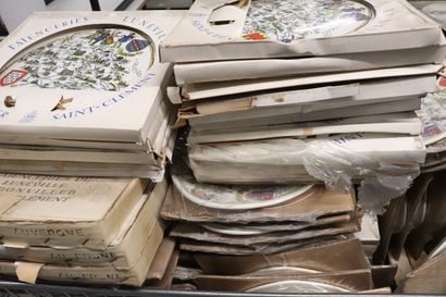 Stock neuf de faïences de Lunéville : plateaux...
