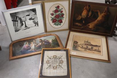 Lot de six encadrements divers, chromo, affiche,...