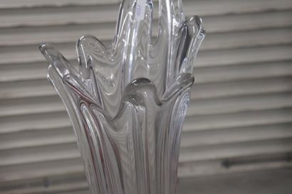 Important vase en verre transparent dans...