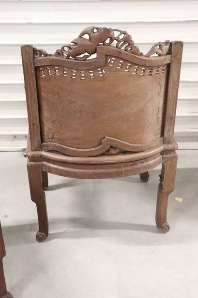 Paire de fauteuils d'apparat en bois dur...