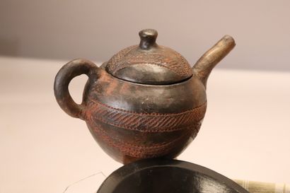 Lot de céramiques diverses, artisanat africain,...