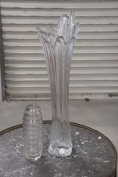 Important vase en verre transparent dans...