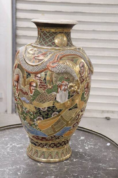 JAPON - SATSUMA - Vase balustre en céramique...