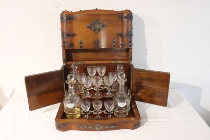 Cave à liqueur moderne en bois et clous de...
