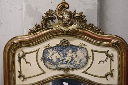 Miroir biseauté, cadre de style Louis XV...