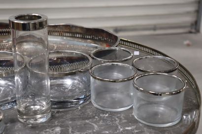 Lot de coupes, saladier et cendriers en verre...