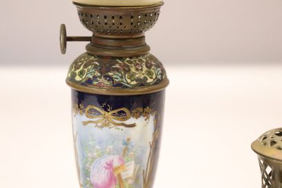Lampe à pétrole Napoléon III en verre vert...