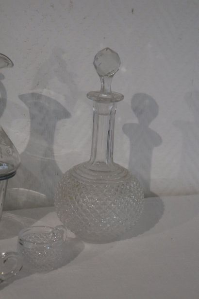 Petit service à liqueur cristal avec 2 flacons,...