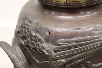 Important vase dans le goût du Japon, en...