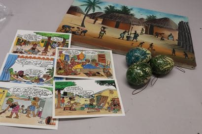 Lot de souvenirs de voyage : trois oeufs...