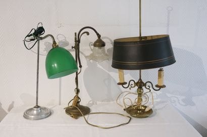 Une lampe bouillotte haut : 68cm et deux...