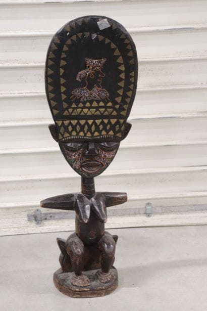 Souvenir de voyage - statuette en bois dur...