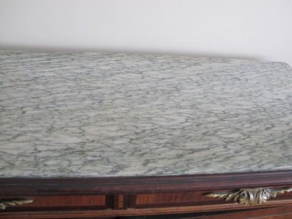 Meuble desserte en marquèterie de losanges...