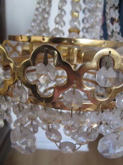 Lustre en bronze doré à quatre éclairages...