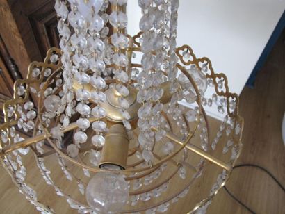 Lustre en bronze doré à quatre éclairages...