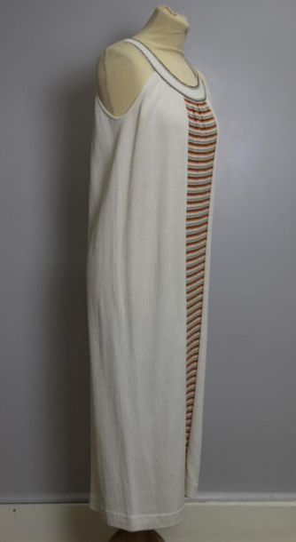 Yves SAINT LAURENT tricot,
Robe blanche longue...
