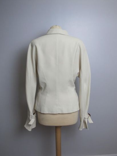 MUGLER
Veste de couleur blanc cassé, deux...