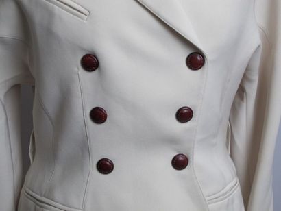 MUGLER
Veste de couleur blanc cassé, deux...