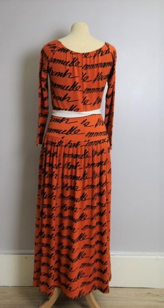 Emmanuelle KHANH
Robe longue rouge vermillon...