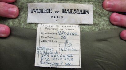 Ivoire de BALMAIN
Tailleur jupe vert pistache...
