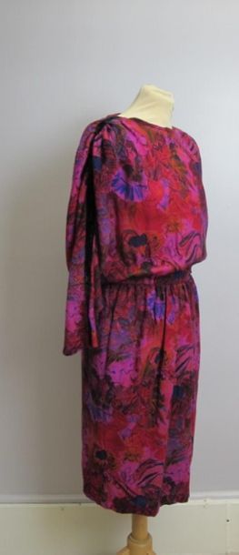 LANVIN Paris
Robe dans les tons violets à...