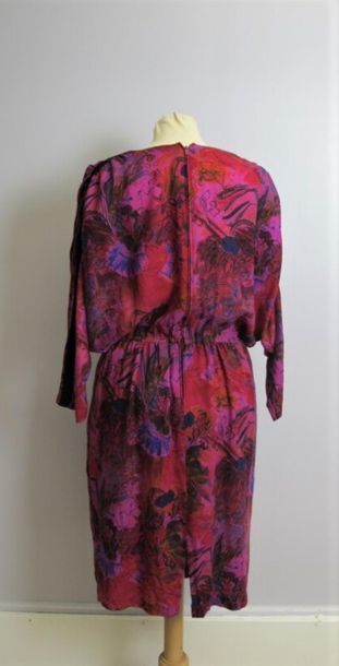 LANVIN Paris
Robe dans les tons violets à...