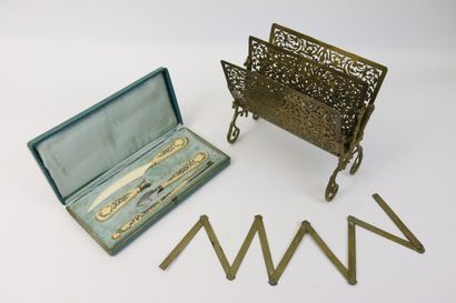 Nécessaire à écrire en os, à décor gravé...