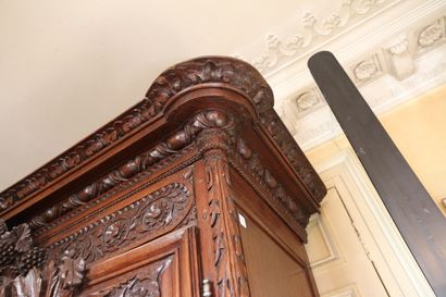 Armoire de mariage en chêne mouluré et sculpté,...