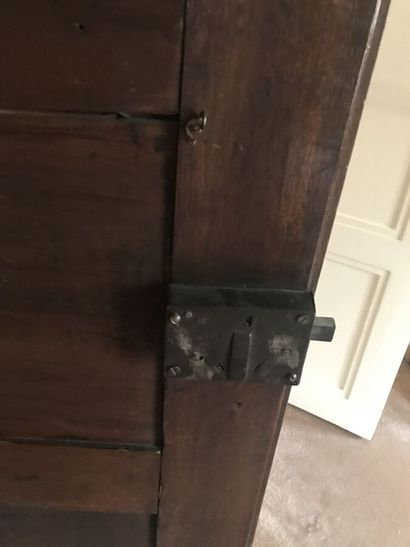 
Deux portes d'armoire en chêne sculpté à...
