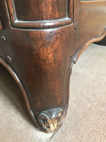 Commode en bois naturel teinté ouvrant par...